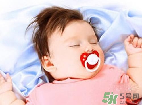 安撫奶嘴乳膠好還是硅膠好？怎么挑選安撫奶嘴？