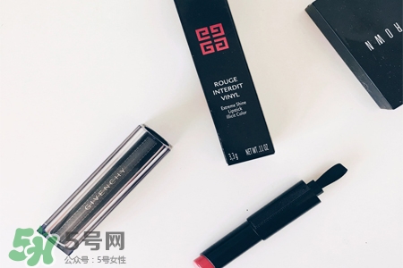 紀梵希新禁忌之吻唇膏有幾個顏色?紀梵希禁忌之吻唇膏新舊區(qū)別 紀梵希新禁忌之吻唇膏有幾個顏色?紀梵希禁忌之吻唇膏新舊區(qū)別