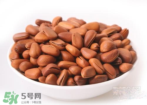 松子和核桃哪個營養(yǎng)價值更高？松子和核桃哪個更容易發(fā)胖？