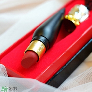 cl黑管口紅和金管有什么區(qū)別？cl黑管和cl金管哪個好？