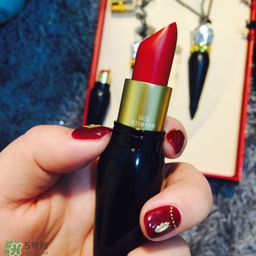 cl黑管口紅和金管有什么區(qū)別？cl黑管和cl金管哪個好？