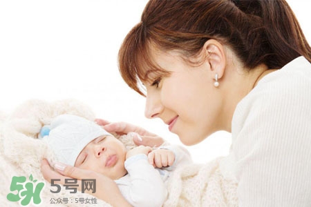 喂母乳乳房會下垂嗎？喂母乳會導(dǎo)致胸部下垂嗎？