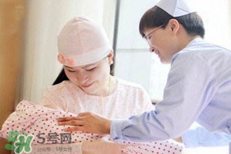 喂母乳乳房會下垂嗎？喂母乳會導(dǎo)致胸部下垂嗎？