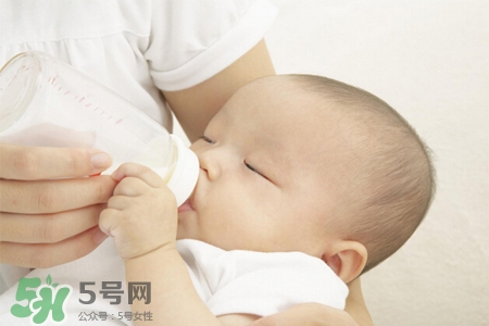 喂母乳為什么會胸部下垂？正確哺乳不會導(dǎo)致胸部下垂