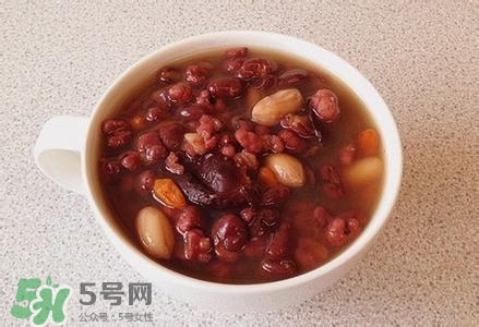四紅補(bǔ)血粥的營養(yǎng)價(jià)值 四紅補(bǔ)血粥的功效與作用及食用方法
