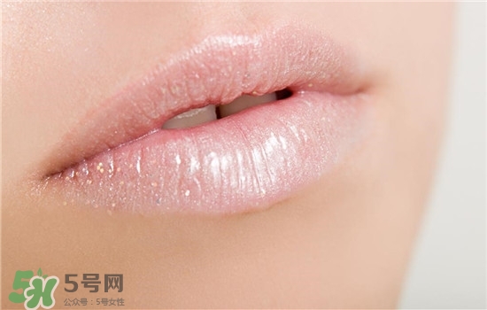 防曬唇膏要卸妝嗎？防曬唇膏晚上可以用嗎？