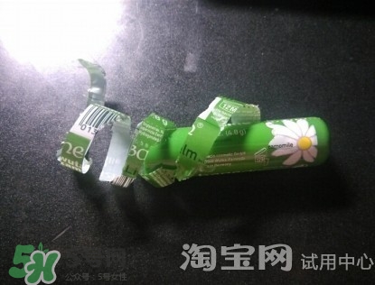 小甘菊唇膏小孩能用嗎？herbacin賀本清小甘菊唇膏小孩可以用嗎？