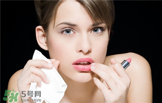 防曬唇膏要卸妝嗎？防曬唇膏晚上可以用嗎？