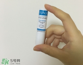 依泉和dhc唇膏哪個好？依泉唇膏和dhc唇膏哪個好？