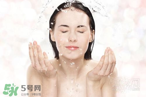 封閉性粉刺用什么洗臉？封閉性粉刺怎么洗臉？