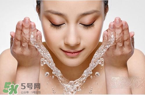 封閉性粉刺用什么洗臉？封閉性粉刺怎么洗臉？