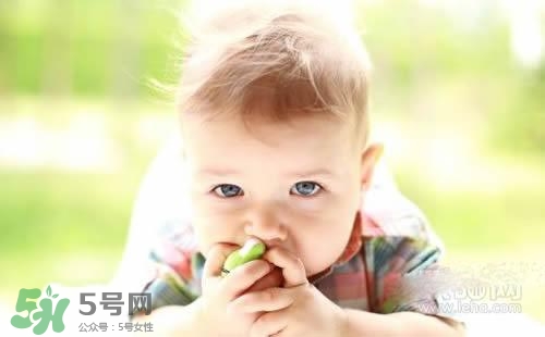 寶寶喜歡咬下嘴唇是怎么回事？寶寶喜歡咬下嘴唇怎么辦？