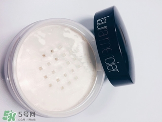 laura羅拉散粉和紀(jì)梵希散粉哪個(gè)好？羅拉和紀(jì)梵希散粉對(duì)比