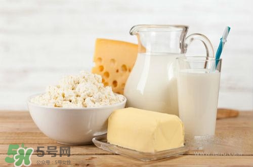 長(zhǎng)痘痘補(bǔ)充什么維生素？長(zhǎng)痘痘補(bǔ)充維生素b嗎？