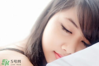 乳腺增生和乳腺結(jié)節(jié)的區(qū)別？乳腺增生和乳腺結(jié)節(jié)哪個(gè)嚴(yán)重