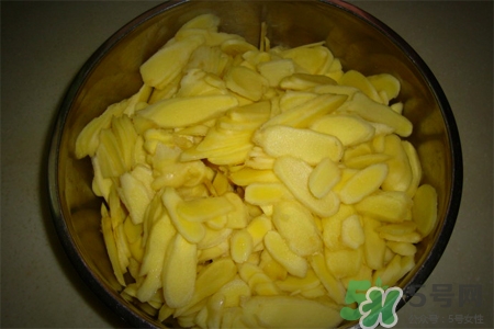 口含生姜片止咳嗎？姜治咳嗽嘔吐小秘方