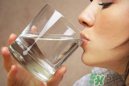 霧霾天為什么要多喝水？霧霾天要喝多少水才健康？