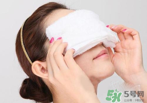 眼皮跳是冷敷還是熱敷？眼皮跳怎么辦？