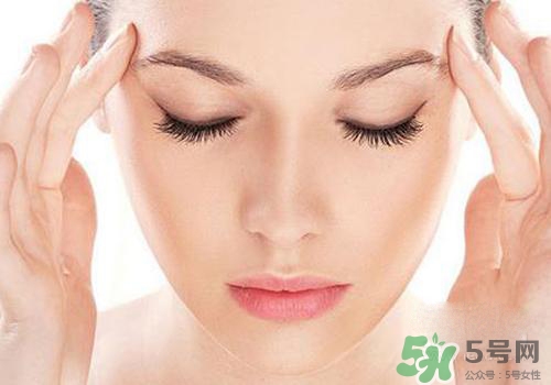 眼皮跳是冷敷還是熱敷？眼皮跳怎么辦？