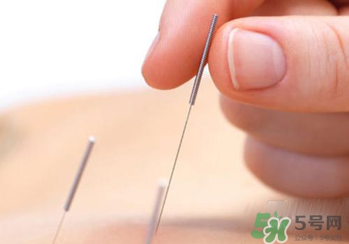 眼皮跳是冷敷還是熱敷？眼皮跳怎么辦？
