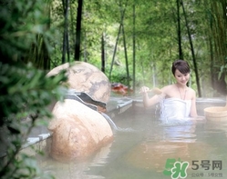 泡溫泉后要洗澡嗎？泡完溫泉后多久可以洗澡？