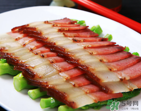 腌肉發(fā)霉了還能吃嗎？腌肉長霉怎么辦？