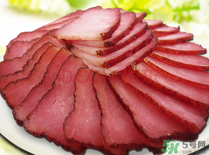腌肉發(fā)霉了還能吃嗎？腌肉長霉怎么辦？