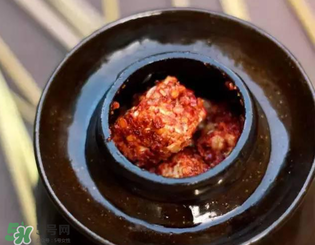 霉豆腐發(fā)黑還能吃嗎？霉豆腐長(zhǎng)黑點(diǎn)還能吃嗎？