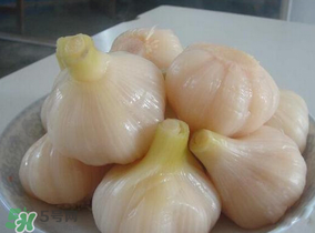 腌大蒜變綠還能吃嗎？大蒜腌制后變綠能吃嗎？