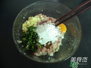 肉丸子可以用面粉嗎？肉丸子用什么粉？