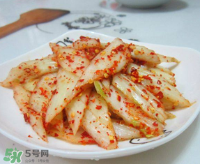 腌白菜放多少鹽？腌白菜放鹽比例