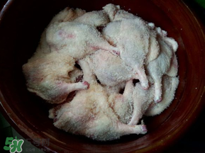 腌鴨腿放多少鹽？腌鴨腿要多少鹽一斤？