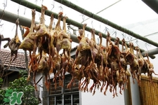 風(fēng)干的臘雞怎么做好吃?自制風(fēng)干臘雞的做法大全 風(fēng)干的臘雞怎么做好吃?自制風(fēng)干臘雞的做法大全