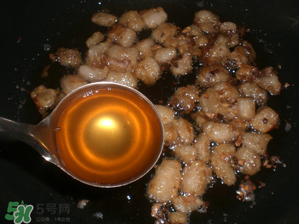熬豬油為什么要加水？熬豬油水放多了怎么辦？