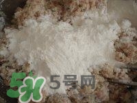 做藕丸子要放多少鹽？一斤藕做藕圓子放多少鹽合適？