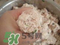 做藕丸子要放多少鹽？一斤藕做藕圓子放多少鹽合適？