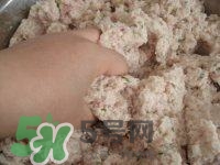 做藕丸子要放多少鹽？一斤藕做藕圓子放多少鹽合適？