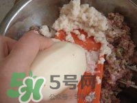 做藕丸子要放多少鹽？一斤藕做藕圓子放多少鹽合適？