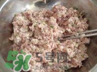 做藕丸子要放多少鹽？一斤藕做藕圓子放多少鹽合適？