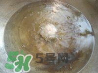 做藕丸子要放多少鹽？一斤藕做藕圓子放多少鹽合適？