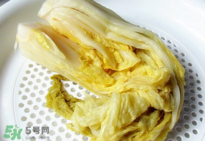 腌酸菜放多少鹽？腌酸菜放鹽比例