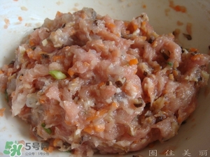 一斤糯米可以做多少個(gè)糯米丸子？一斤糯米可以做多少糯米圓子？
