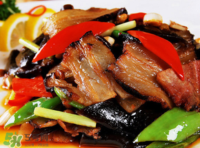 臘肉蒸什么菜好吃？蒸臘肉放什么材料好吃？