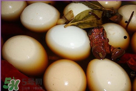 腌雞蛋要加料酒嗎？腌雞蛋時放料酒行嗎？