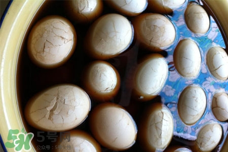 腌雞蛋沒有壇子怎么辦？腌雞蛋用鐵盆可以嗎？