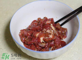 ?羊肉腌制多長(zhǎng)時(shí)間？羊肉怎么腌才嫩？