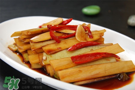 酸蘿卜用陳醋還是白醋？泡酸蘿卜白醋和水比例