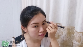 液體眉筆怎么用？液體眉筆使用方法
