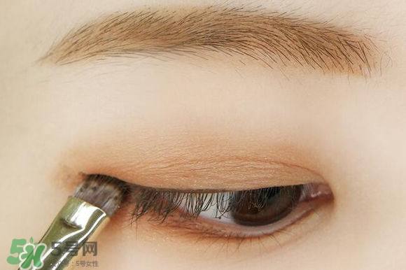 李圣經(jīng)妝容怎么化？李圣經(jīng)仿妝教程