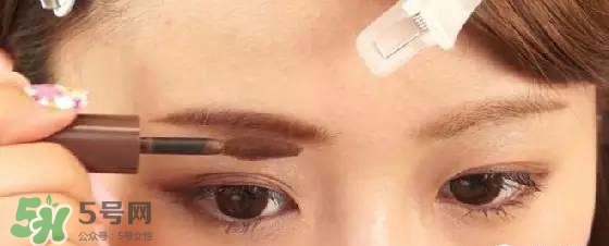 液體眉筆怎么用？液體眉筆使用方法